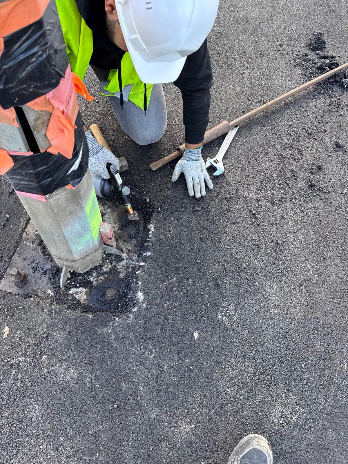 Dépose et pose d'un mât d'éclairage 