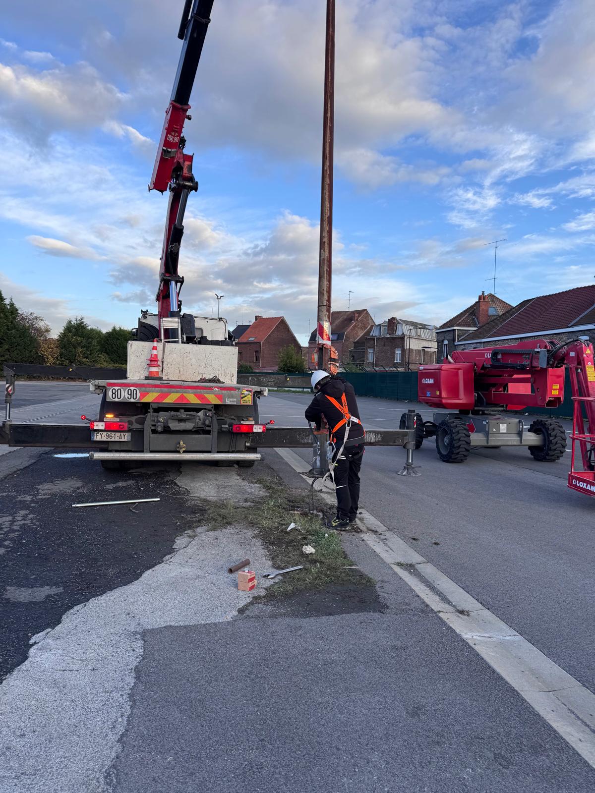 Dépose et pose d'un mât d'éclairage 